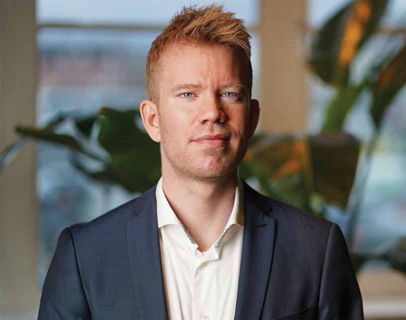 Jeg betragter mig selv som en stærk samarbejdspartner. <br><br> Jeg er en personlig revisor der altid er på din side og møder alle kunder i øjenhøjde.<br><br>Jeg kan varetage alle opgaver indenfor regnskab, revision, bogholderi og skat. 